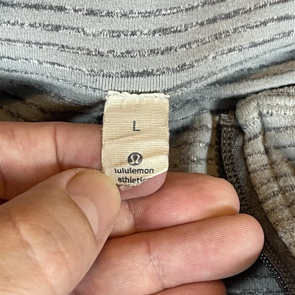 Lululemon Pullover Mens L Gray Half Zip  Performance Thumb Hole Chest Pocket
